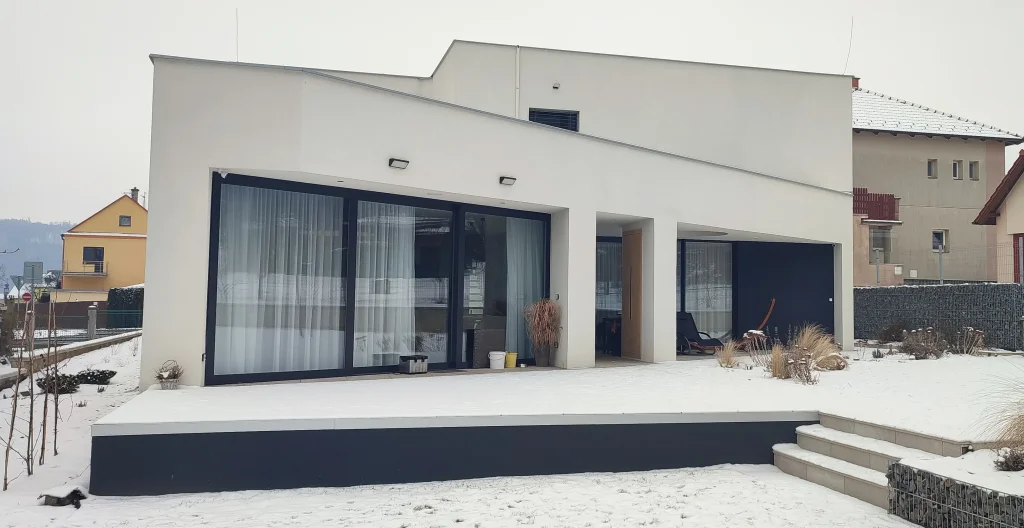 Montáž oken a dveří novostavba Odry - plastová okna Veka 82 - hliníková okna a portál Aluprof MB-86